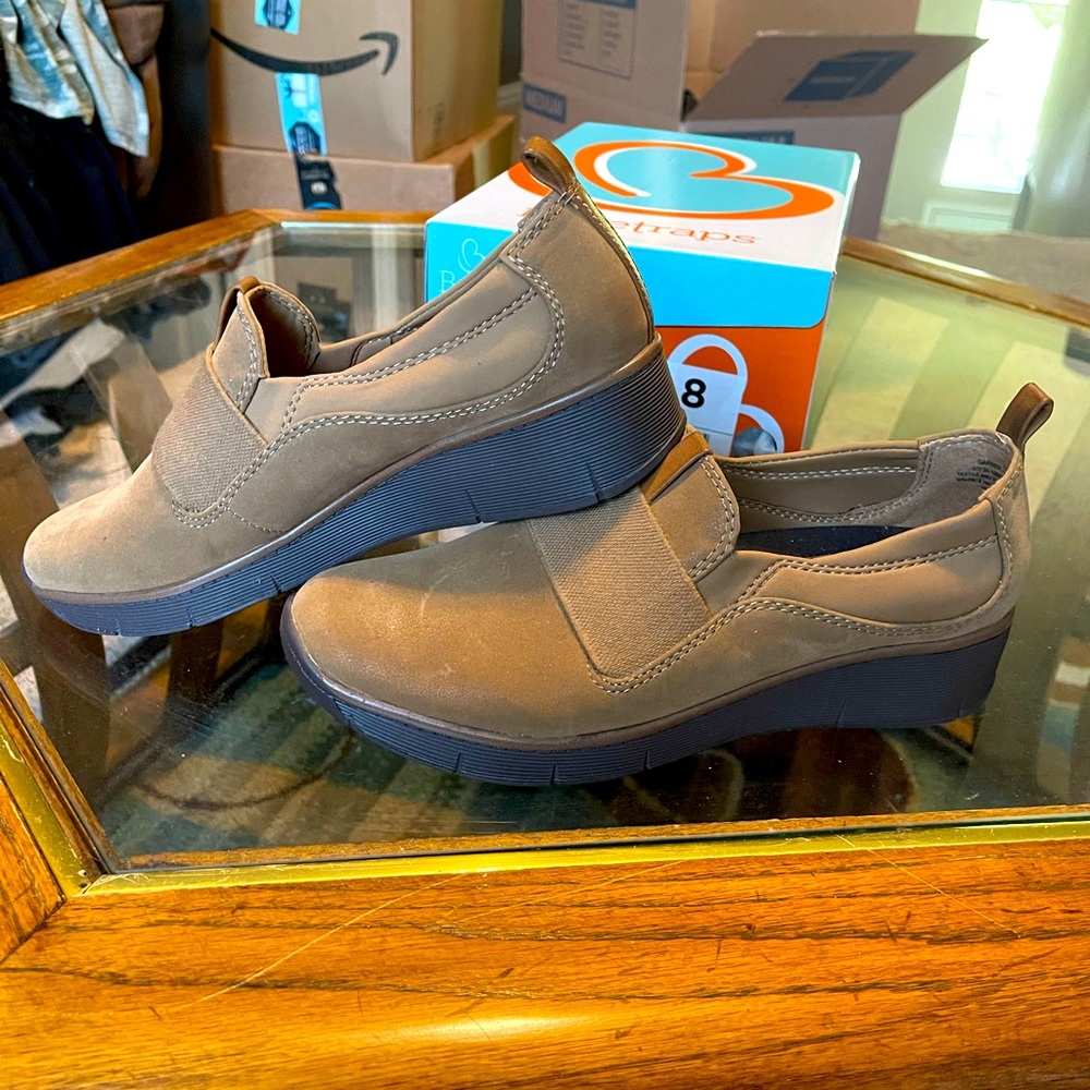 Brown Bare Trap Shoes NWOT